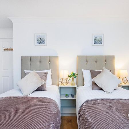 Lovely 2 Bd Hse With Parking Near Excel London Exterior photo