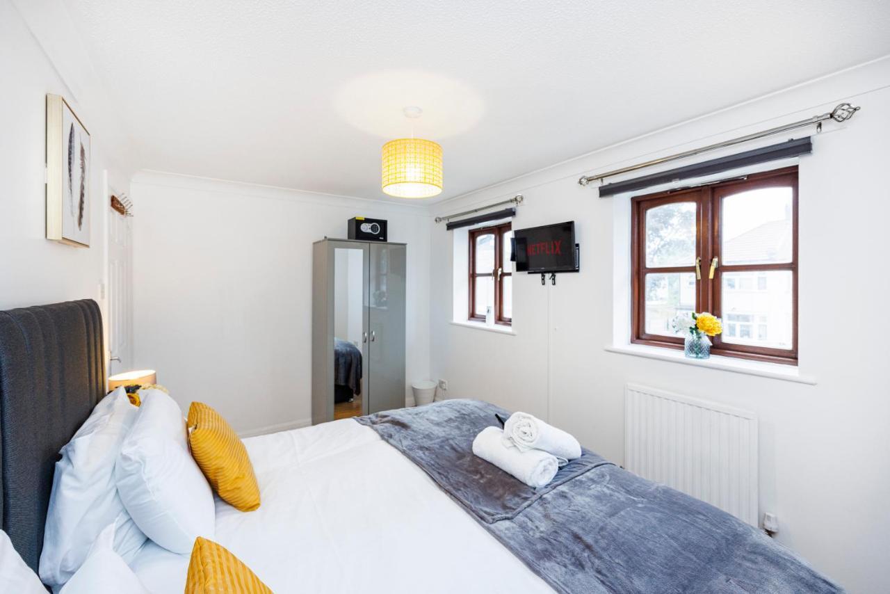 Lovely 2 Bd Hse With Parking Near Excel London Exterior photo