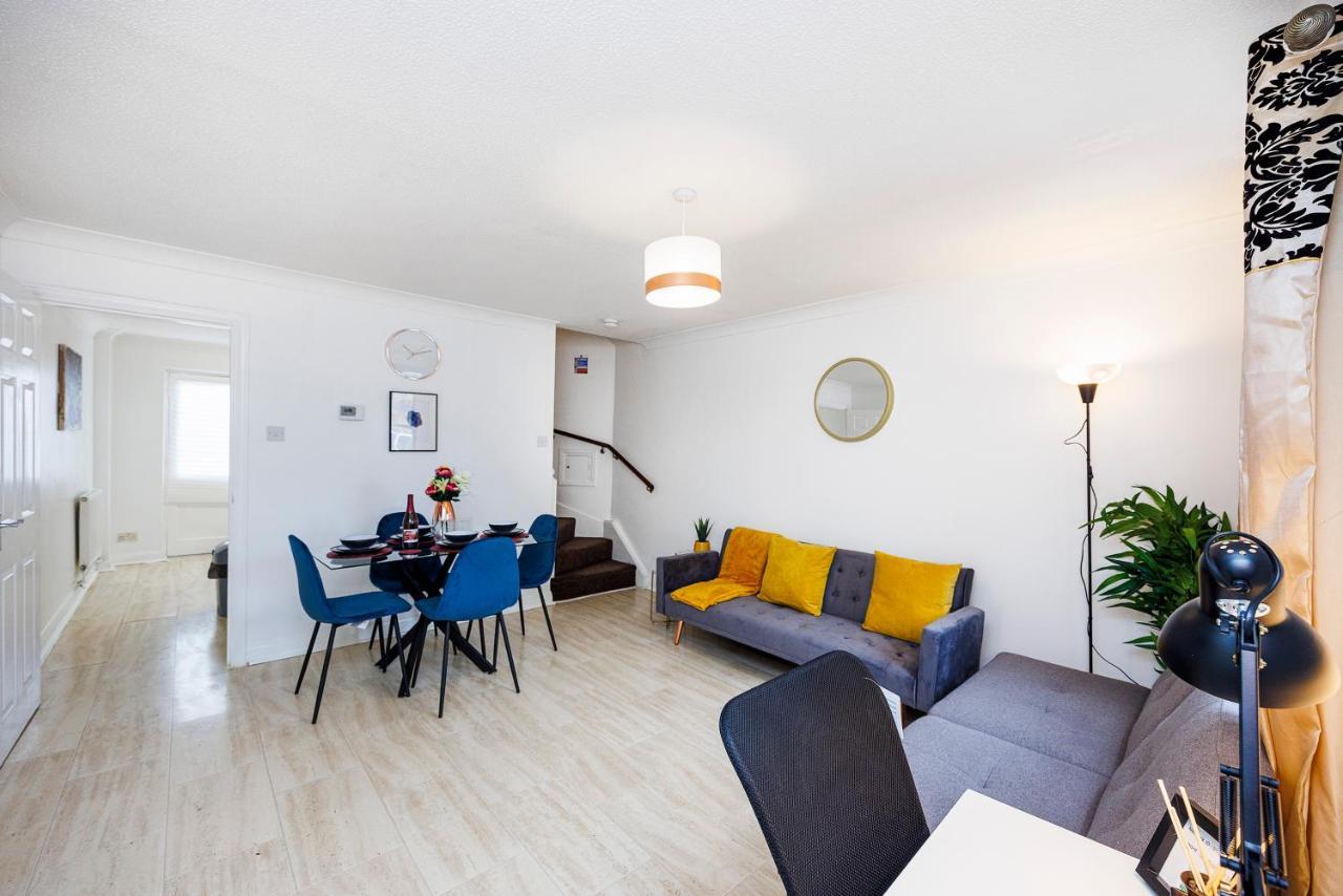 Lovely 2 Bd Hse With Parking Near Excel London Exterior photo