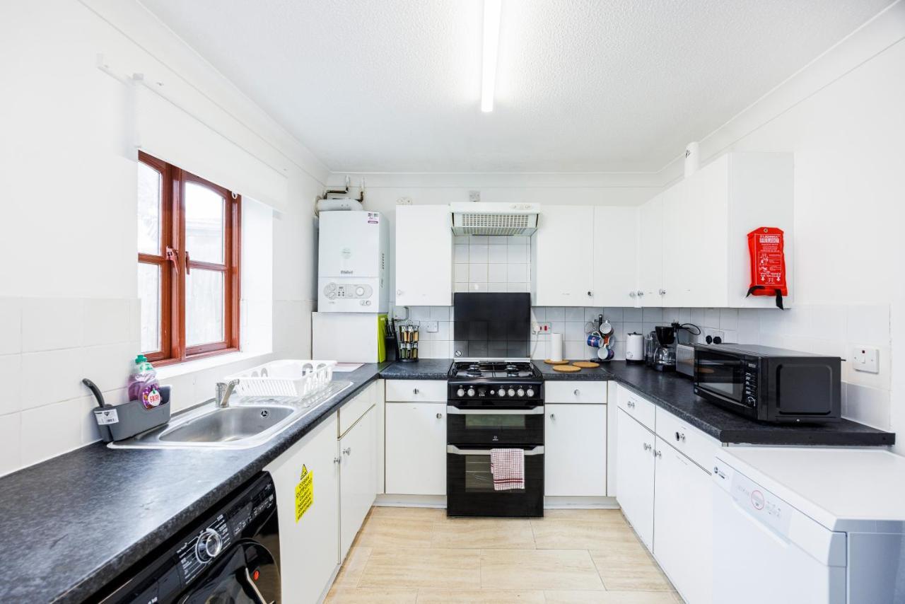 Lovely 2 Bd Hse With Parking Near Excel London Exterior photo